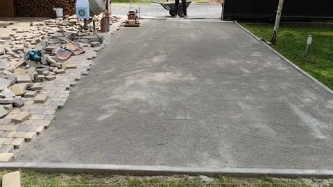 Laying paving slabs Stock Footage 325671347