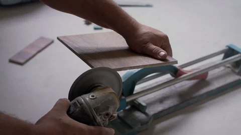 Laying tiles on the wall Video stock 94929558