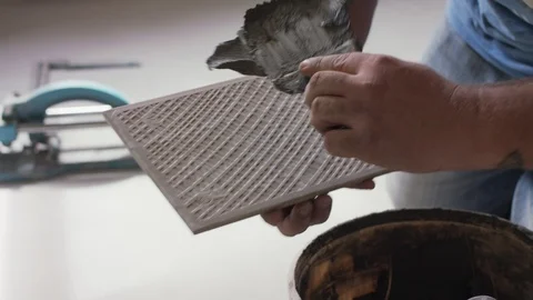 Laying tiles on the wall Video stock 94991981