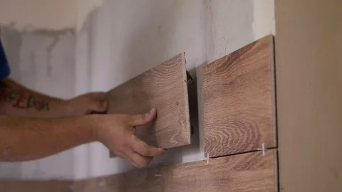 Laying tiles on the wall Video stock 94993072