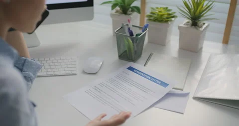 Layoff staff who distant remote workforce upset with bad news letter. 스톡 동영상 172228017