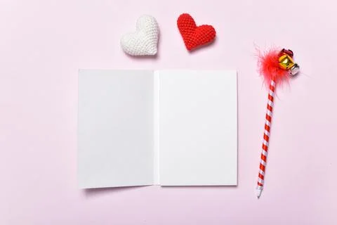 Layout of an empty notebook for a romantic meeting. Foto stock