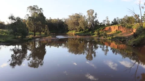Lazy Macquarie river turning through Great Western plains near Dubbo – 4k. Stock Footage 141472334
