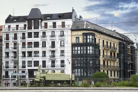 Ld train over the platform of Abando Indalecio Prieto station, Bilbao, Biscay Stock-Fotos