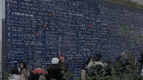 Le mur des je t'aime 스톡 동영상 87344745