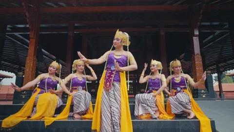 Lead Female Dancer Performing Center Stage with Troupe Vídeos de archivo 280586565