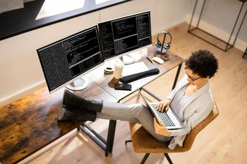 Lead Programmer Woman Coding Software Stock-Fotos