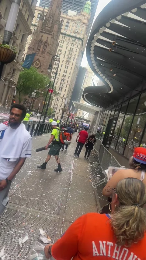 Leaf Blower Blows Away, New York City, New York, USA - 18 Jun 2026 Stock Footage 341035035