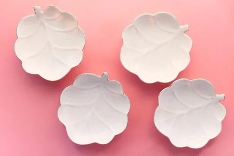 Leaf shape empty plate on pink background top down Stock Photos