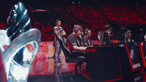 League of Legends. Trophy closeup and one of the finalist team at the back. Stock Footage 154355166