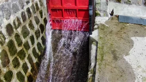 Leaked water Stock Footage 167799011
