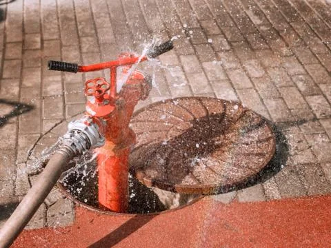 Leaking hydrant in spray of water Foto stock