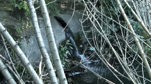 Leaking pipe 動画素材 27645896