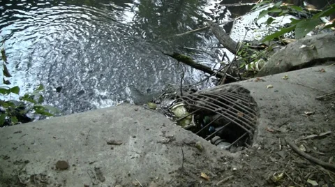 Leaking pipe 스톡 동영상 27645968