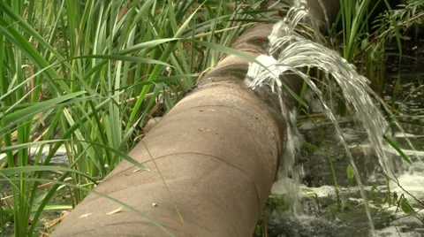 Leaking water pipe Vidéo 28757327