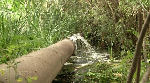 Leaking water pipe 스톡 동영상 28763652