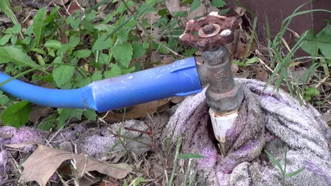 Leaky Outdoor Spigot Stockbeeldmateriaal 130879885