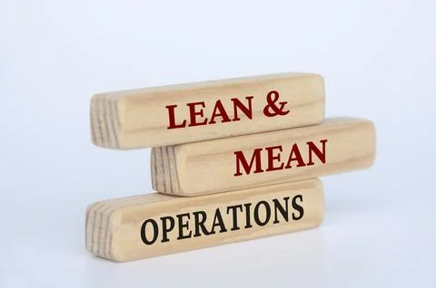 Lean and mean operations text on wooden blocks. Business culture and Operat.. Foto stock