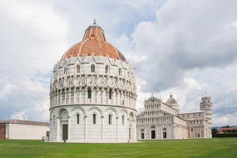 Leaning tower complex in Pisa ith adjacent buildings of Cathedra Stock Photos
