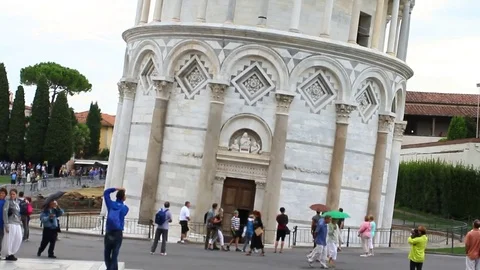 Leaning tower of pisa, campanile of the Duomo di Pisa Stock Footage