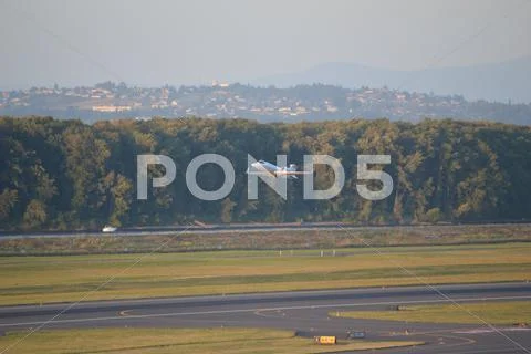Learjet 31 at Portland Airport Stock Photos