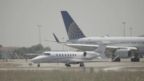 Learjet 75 Private / Business Jet Lines Up for Take Off, Hot Day, Lisbon Airport Video stock 198492298