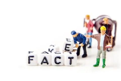 Learn how to distinguish between credible news as facts and identify informat Foto stock