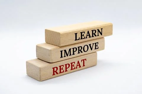 Learn, improve and repeat text on wooden blocks with white cover background.. Foto stock