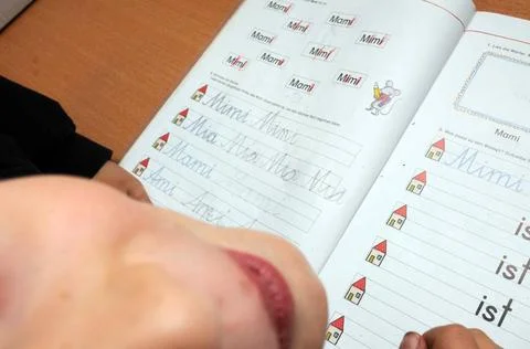  learn writing in elementary school, reading letters and writing words lea... Fotos de archivo