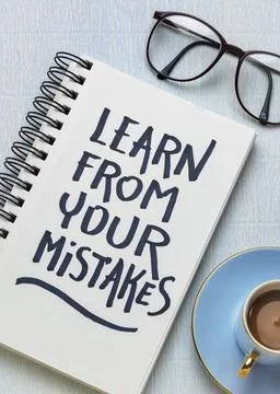 Learn from your mistakes reminder Learn from your mistakes reminder - hand... Fotos de archivo