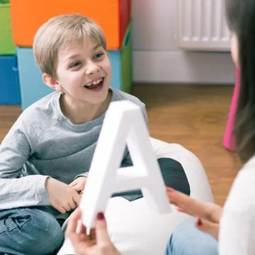 Learning can make child smile Foto stock