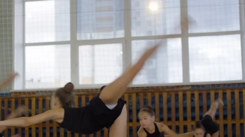 Learning to Do Pivots in Gymnastics Class 動画素材 105321926