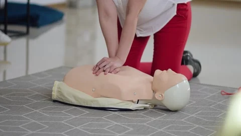 Learning essential CPR techniques on a training mannequin in a safe environment 스톡 동영상 311648020
