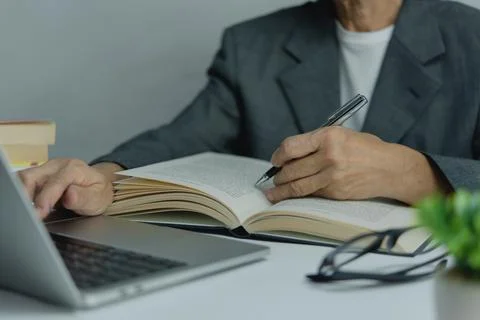 Learning online class by using laptop computer and writing notebook at work.. Foto stock