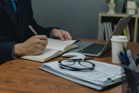 Learning online class by using laptop computer and writing notebook at work.. 스톡 사진