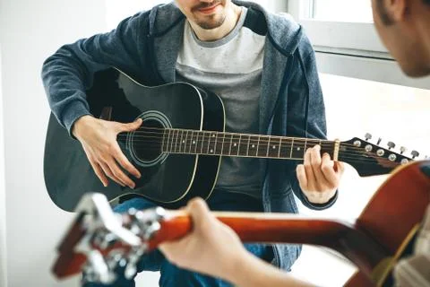 Learning to play the guitar 库存照片