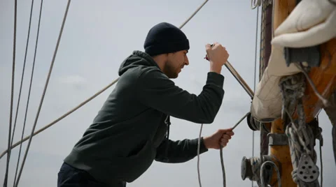 Learning to sail on yacht 動画素材 29464910