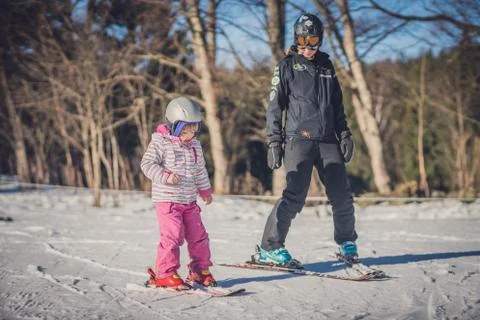Learning to ski Foto stock