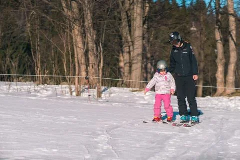 Learning to ski Stock-Fotos