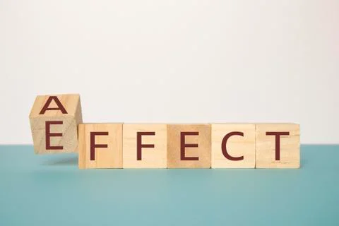 Learning to use proper grammar, Flipping one wooden cube to change the word A Foto stock