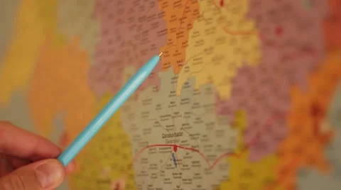 Learning the wall map Vídeos de archivo 68991498