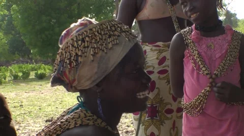 Learning for the young Diola of the senegal initiation rite 库存影片 52251117