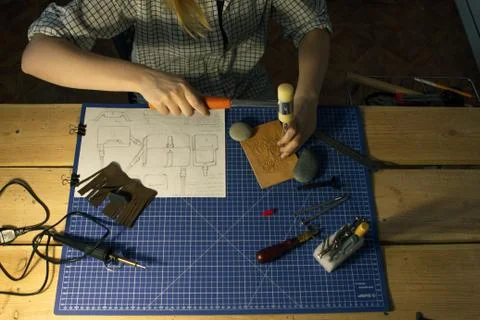 Leather craftsmanship 库存照片