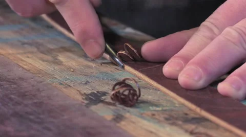 Leather goods craftsman at work in his workshop Video stock 59103751