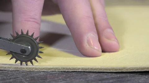 Leather goods craftsman at work in his workshop Stock-Footage 59107149