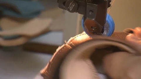 Leather sewing with a sewing machine.The Process Of Making Shoes 動画素材 90271527
