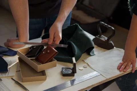 Leather Wallets Production Fotos de archivo