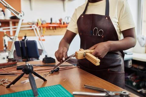Leatherworking Tutorial Online 스톡 사진