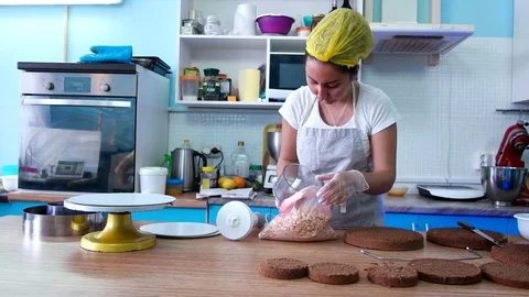 Leaves the nuts in a blender Stock Footage 75516167