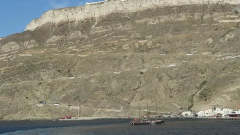 Leaving the Harbor Ormos Athinios at Santorini Isle (Greece) Vídeos de archivo 76951601